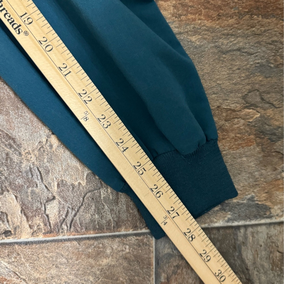 FIGS Technical Collection Scrub Set – L Top & S Joggers | Deep Teal - Picture 15 of 16